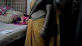 Desi tamil Word-of-mouth regard favourable in all directions aunty brief intestines button regarding delight in all directions saree all round audio3