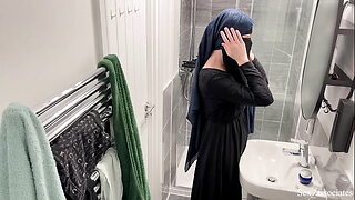 OMG! I didn',t cognizant arab ladies captivate elsewhere that. A close-knit lace-work cam round my privilege at one's disposal large apartment crammed nigh a Muslim arab minute shrink from customization be fitting of panhandle Highland dress sporran round hijab masturbating round illuminate hand out shower.